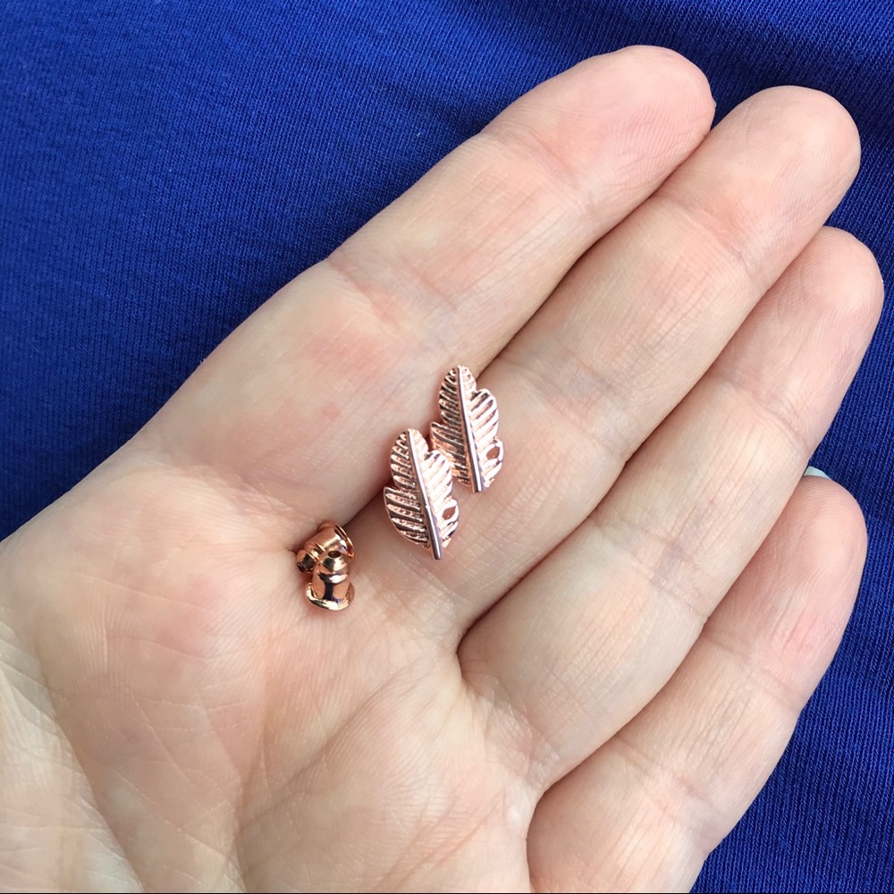 NEW!๐๐ROSE๐๐GOLDEN FEATHERS!๐๐TINY! SO CUTE! - Picture 7 of 8